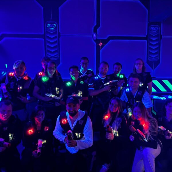 Teamwork und Action beim Lasertag-Event